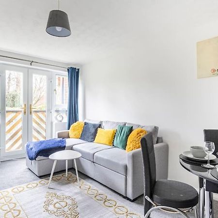 Two Bedroom Flat Near Colchester Hospital With Free Parking And Internet Mile End Exteriör bild
