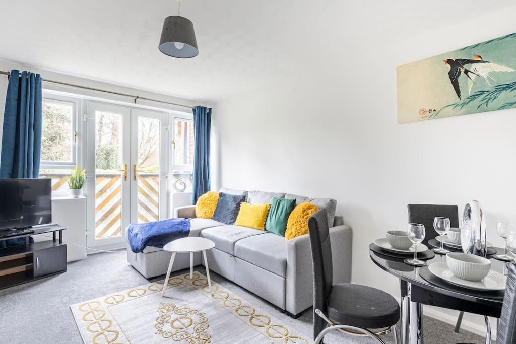 Two Bedroom Flat Near Colchester Hospital With Free Parking And Internet Mile End Exteriör bild