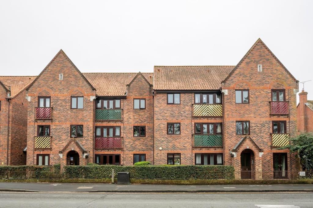 Two Bedroom Flat Near Colchester Hospital With Free Parking And Internet Mile End Exteriör bild