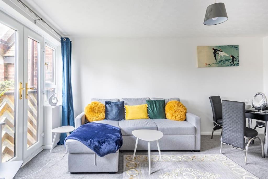Two Bedroom Flat Near Colchester Hospital With Free Parking And Internet Mile End Exteriör bild