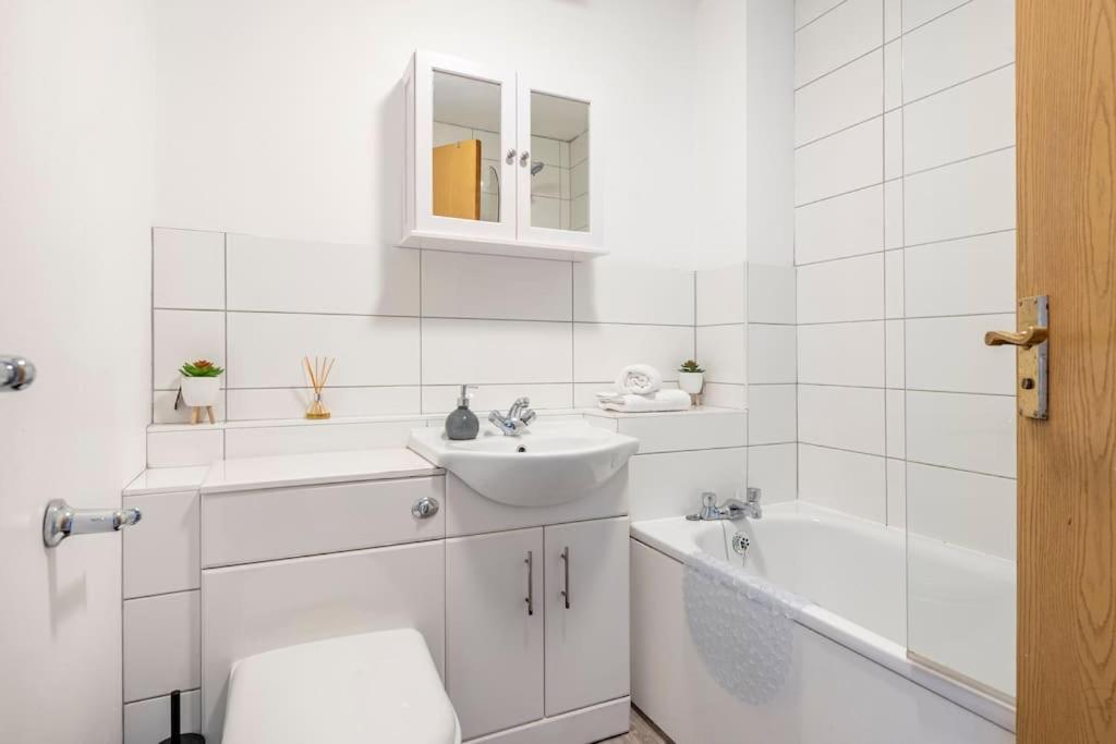 Two Bedroom Flat Near Colchester Hospital With Free Parking And Internet Mile End Exteriör bild